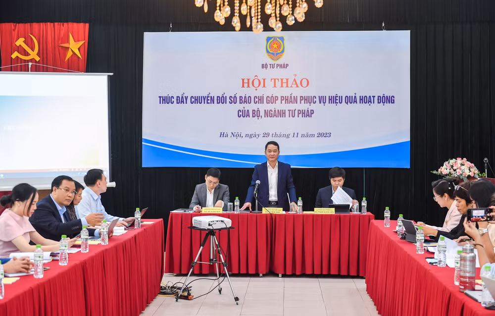 Toàn cảnh hội thảo "Thúc đẩy chuyển đổi số báo chí góp phần phục vụ hiệu quả hoạt động của bộ, ngành tư pháp".