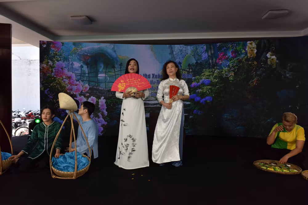 Một tiết mục trình diễn thơ. 