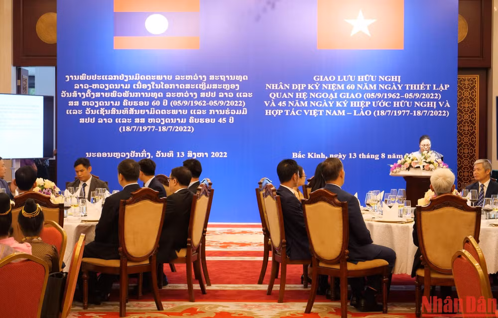 Toàn cảnh buổi giao lưu hữu nghị Việt Nam-Lào tại Bắc Kinh.