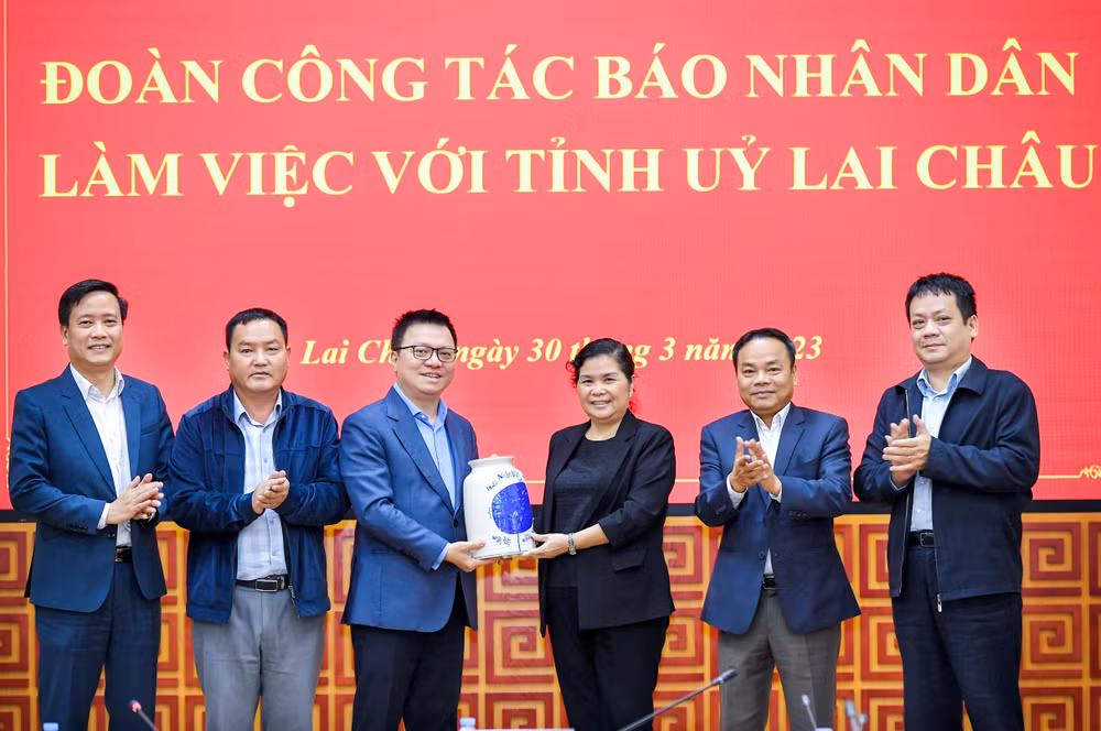 Đoàn công tác Báo Nhân Dân làm việc với Tỉnh ủy Lai Châu