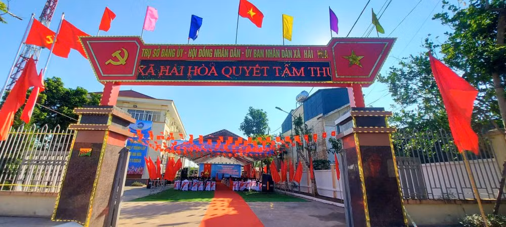 TP Cẩm Phả nhập nguyên trạng xã Cẩm Hải và xã Cộng Hoà thành một đơn vị hành chính mới, lấy tên là xã Hải Hoà.