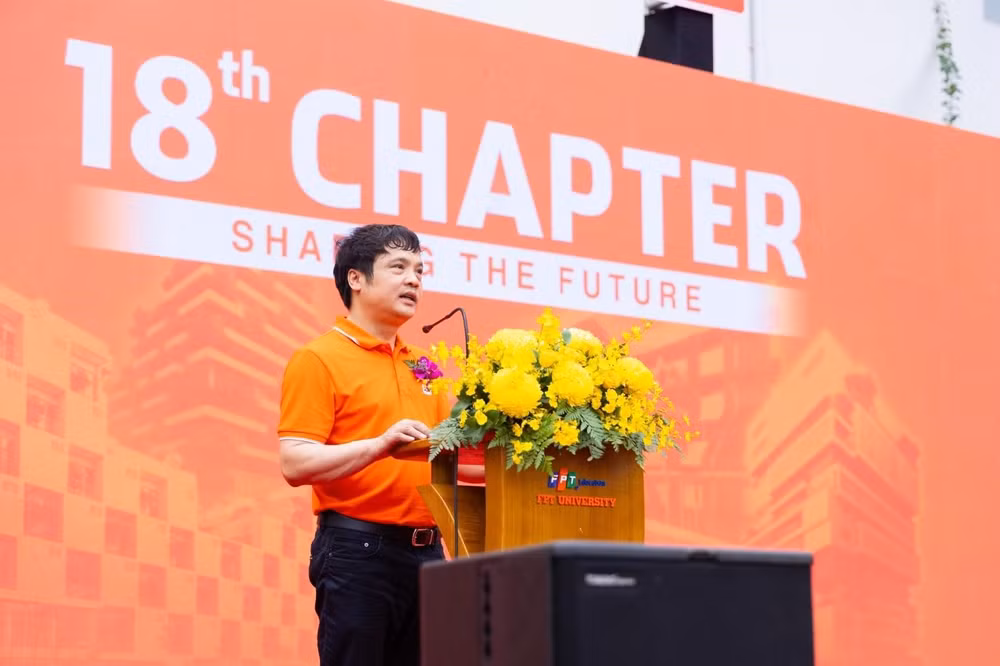 Ông Nguyễn Văn Khoa, Tổng Giám đốc Tập đoàn FPT truyền cảm hứng đến các thế hệ sinh viên tại buổi lễ tốt nghiệp năm 2024.