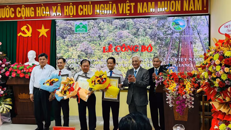 Lễ công nhận cây di sản Việt Nam.