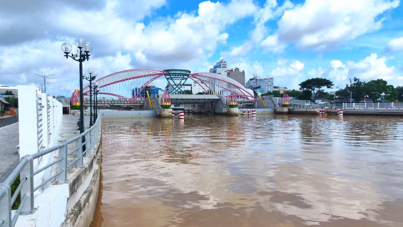 Hệ thống ngăn triều âu thuyền Cái Khế.