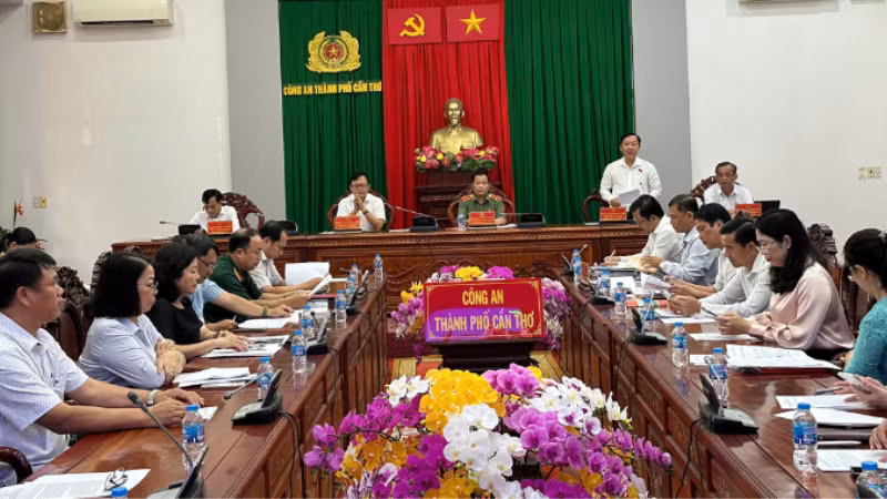 Đoàn đại biểu Quốc hội thành phố Cần Thơ tổ chức cuộc họp với các cơ quan liên quan của thành phố.