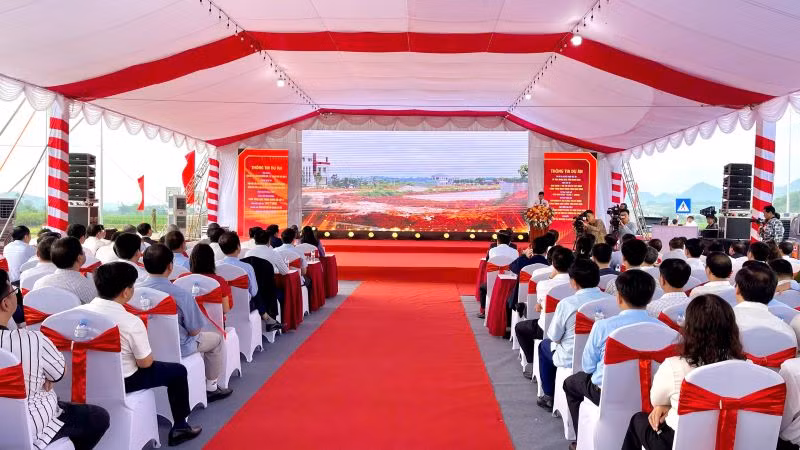Toàn cảnh buổi lễ khánh thành đường đông-tây, tỉnh Ninh Bình (giai đoạn I).