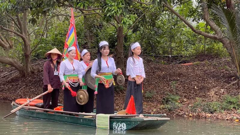 Nhiều chương trình nghệ thuật truyền thống từ các vùng, miền trên cả nước được biểu diễn tại lễ hội.