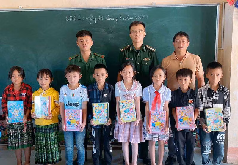 Duy trì và thực hiện tốt Chương trình “Con nuôi đồn Biên phòng” do Bộ Tư lệnh Bộ đội Biên phòng phát động.