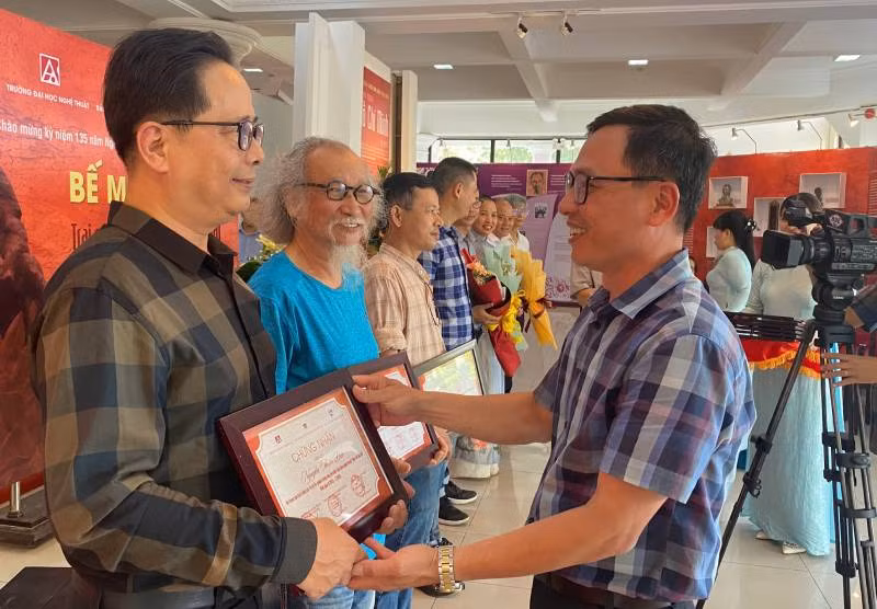 21 họa sĩ, nhà điêu khắc tham gia trại sáng tác gốm về Người