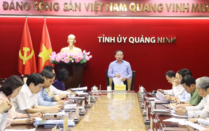 Ban Thường vụ Tỉnh ủy Quảng Ninh họp xem xét, thi hành kỷ luật đối với cán bộ, đảng viên vi phạm.