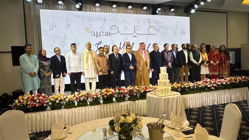 Đại diện các cơ quan ngoại giao và tổ chức quốc tế chụp ảnh kỷ niệm.