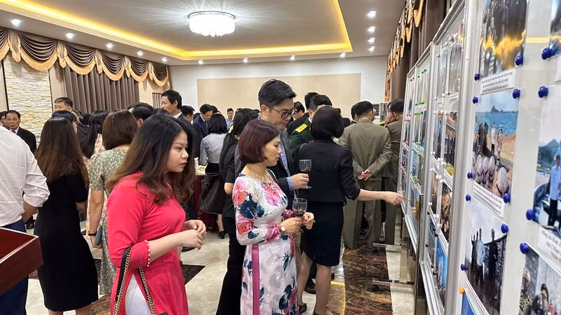 Những bức ảnh về 75 năm phát triển của Triều Tiên được quan tâm.