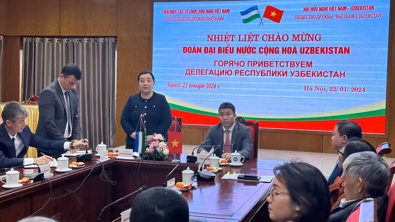 Phó Thủ tướng, Chủ tịch Ủy ban Gia đình và Phụ nữ Uzbekistan Zulaykho Makhkamova phát biểu.