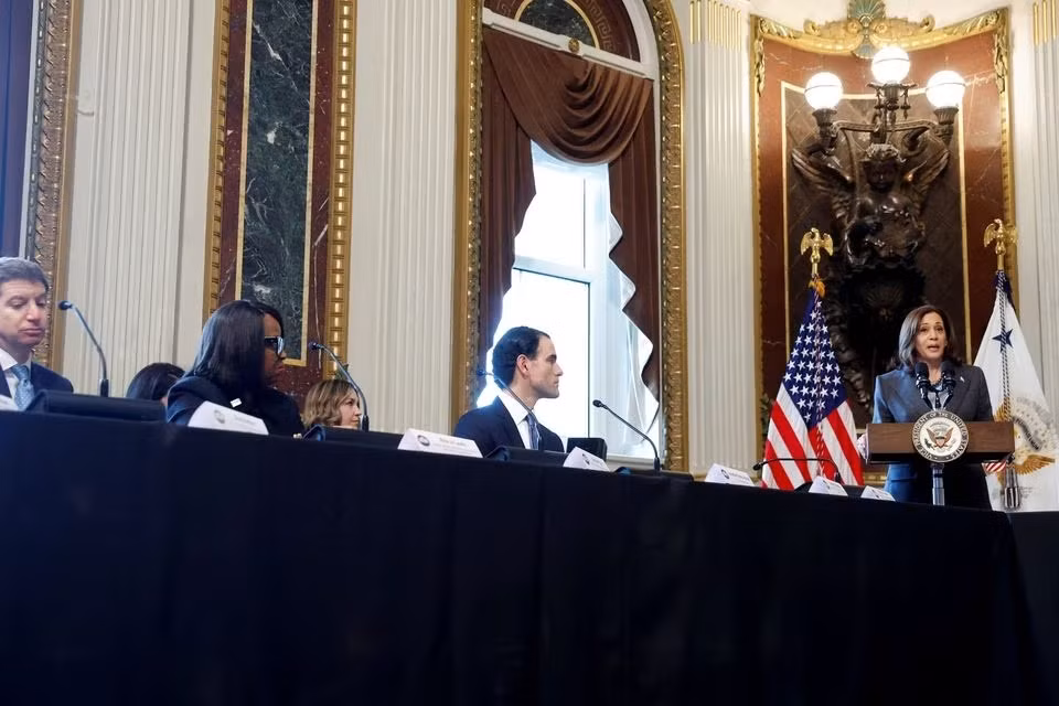 Phó Tổng thống Hoa Kỳ Kamala Harris phát biểu tại cuộc họp với các quan chức chính phủ và lãnh đạo công ty về nguyên nhân gốc rễ của việc di cư từ bắc Trung Mỹ, ngày 6/2/2023. Ảnh: REUTERS