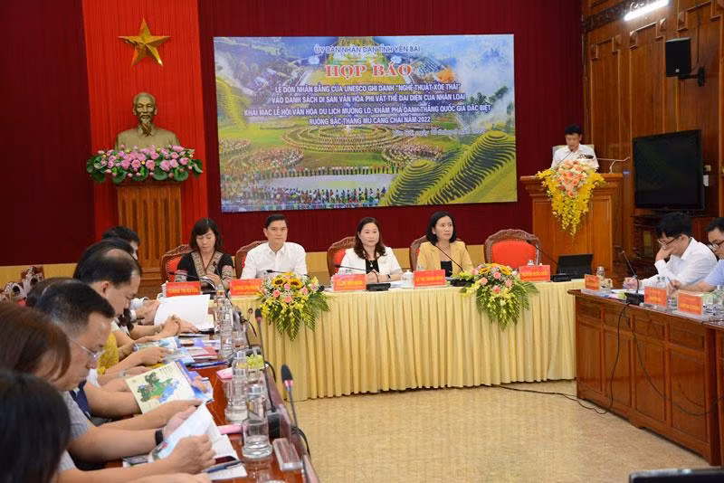 Quang cảnh buổi họp báo.