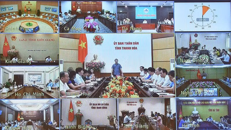 Lãnh đạo các địa phương phát biểu tại đầu cầu truyền hình trực tuyến. (Ảnh: VGP)