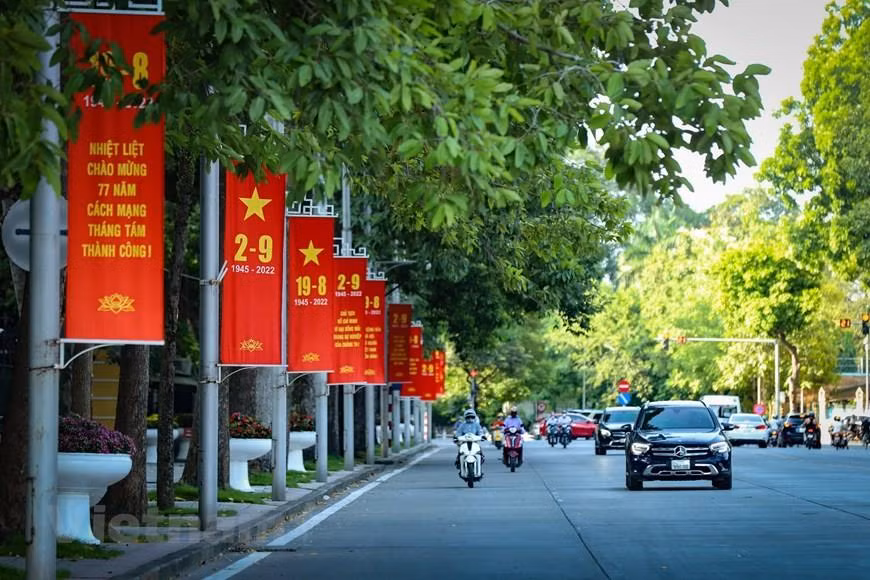 Khu vực Hà Nội có mưa rào vài nơi, ngày nắng gián đoạn, nền nhiệt cao nhất 31-33 độ C. (Ảnh minh họa)