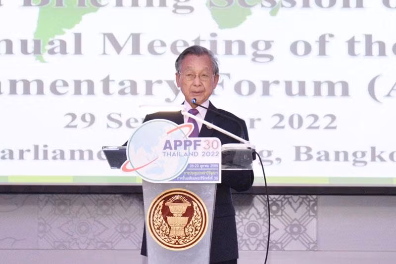 Chủ tịch Quốc hội Thái Lan Chuan Leekpai.