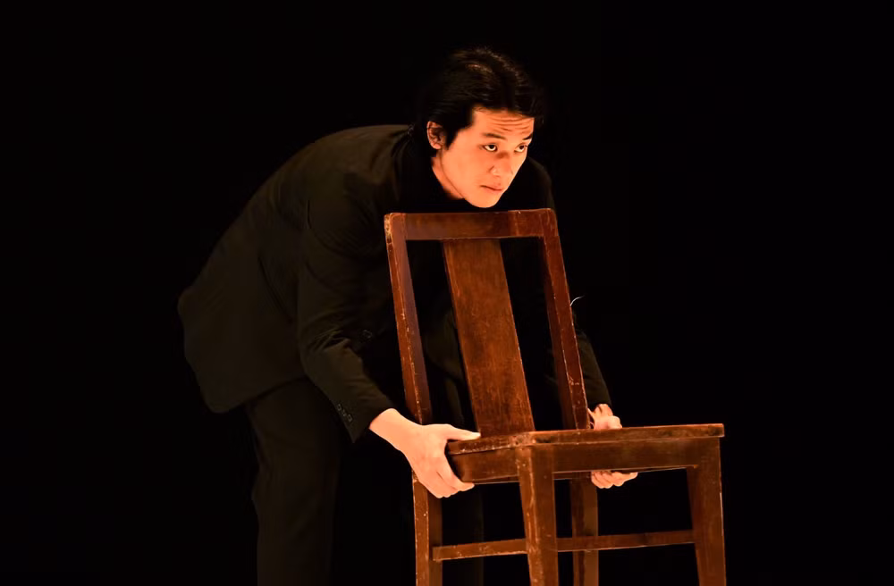 Cảnh trong chương trình sân khấu thể nghiệm “Cuộc gặp gỡ của các vị thần - Cái chết của các vị tướng”. Nguồn: Zuni Icosahedron