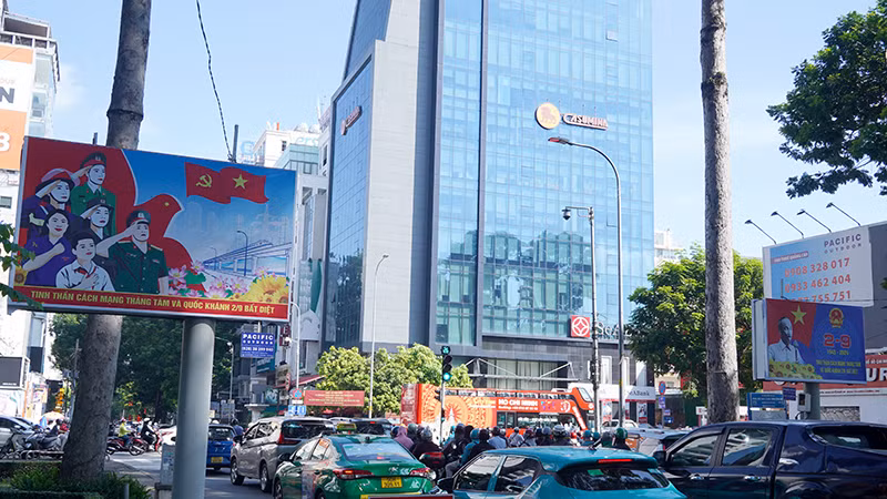 Pano lớn được đặt trên đường Trương Định, Quận 3.