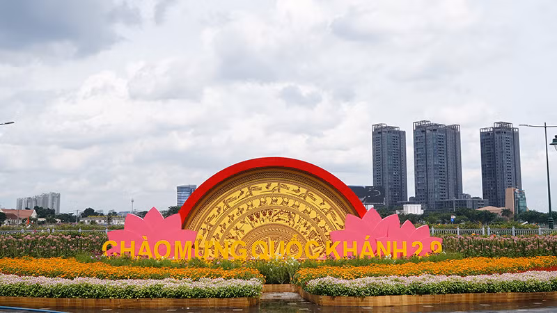 Một góc trang trí ở công viên bến Bạch Đằng.