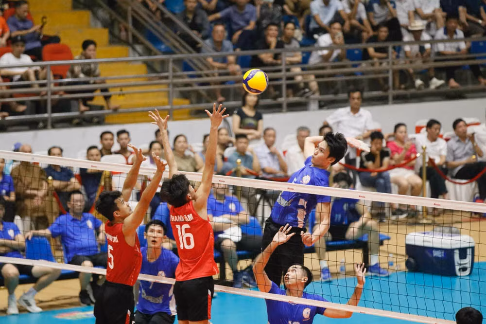 Giải đấu quy tụ 8 đội bóng nam, nữ xuất sắc nhất của Việt Nam.