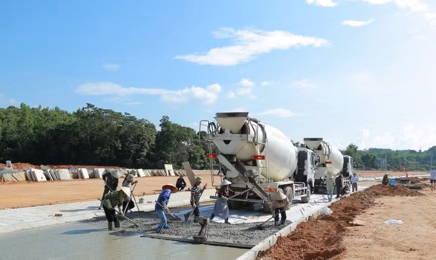 Thi công đường giao thông nông thôn tại xã Quảng Yên, huyện Thanh Ba, tỉnh Phú Thọ.