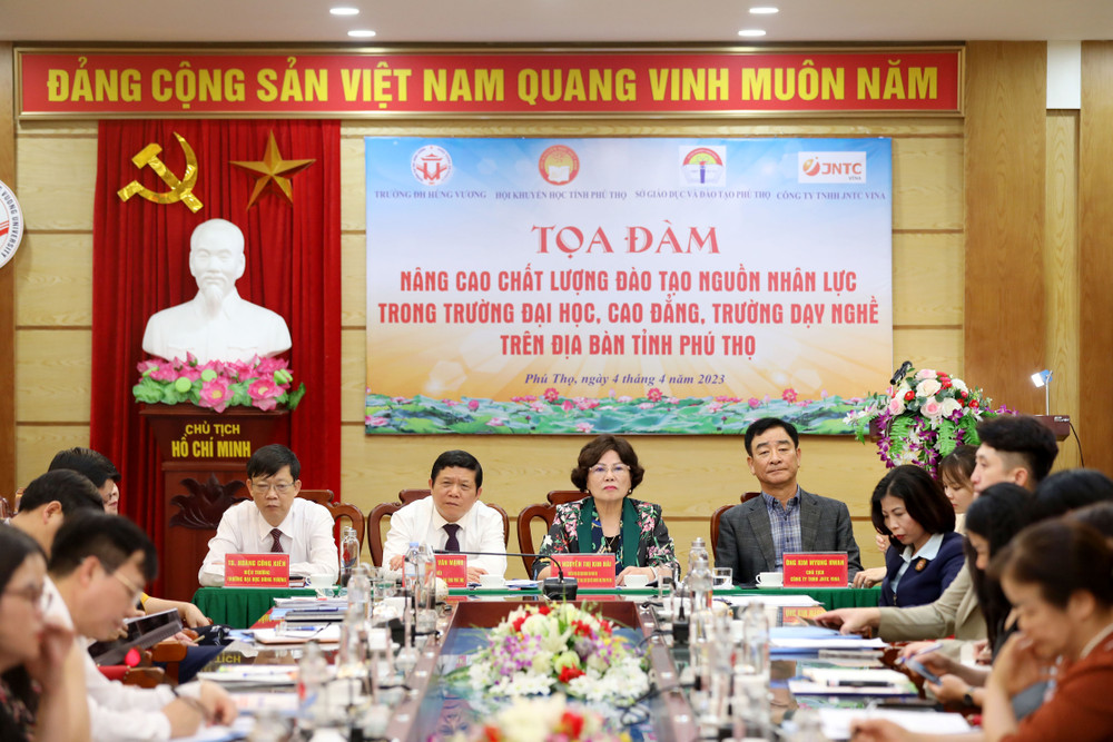 Quang cảnh buổi tọa đàm.