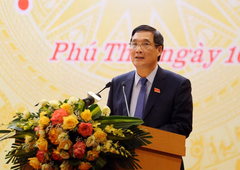 Bí thư Tỉnh ủy, Chủ tịch Hội đồng nhân dân tỉnh phú Thọ Bùi Minh Châu phát biểu tại kỳ họp.