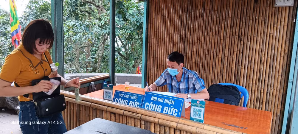 Nơi tiếp nhận công đức tại Khu Di tích lịch sử Đền Hùng.