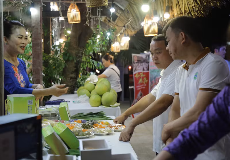 Giới thiệu với du khách các sản vật đặc sắc của tỉnh Phú Thọ.
