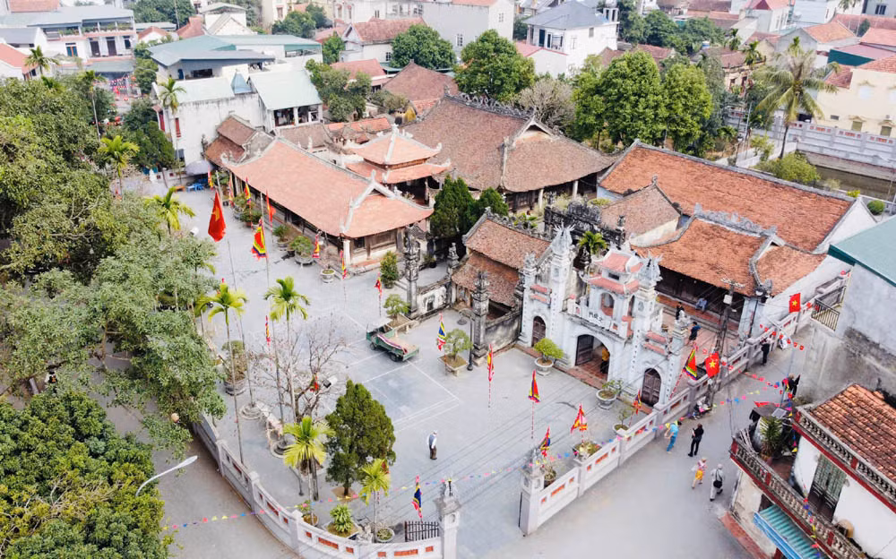 Toàn cảnh đình Hùng Lô.