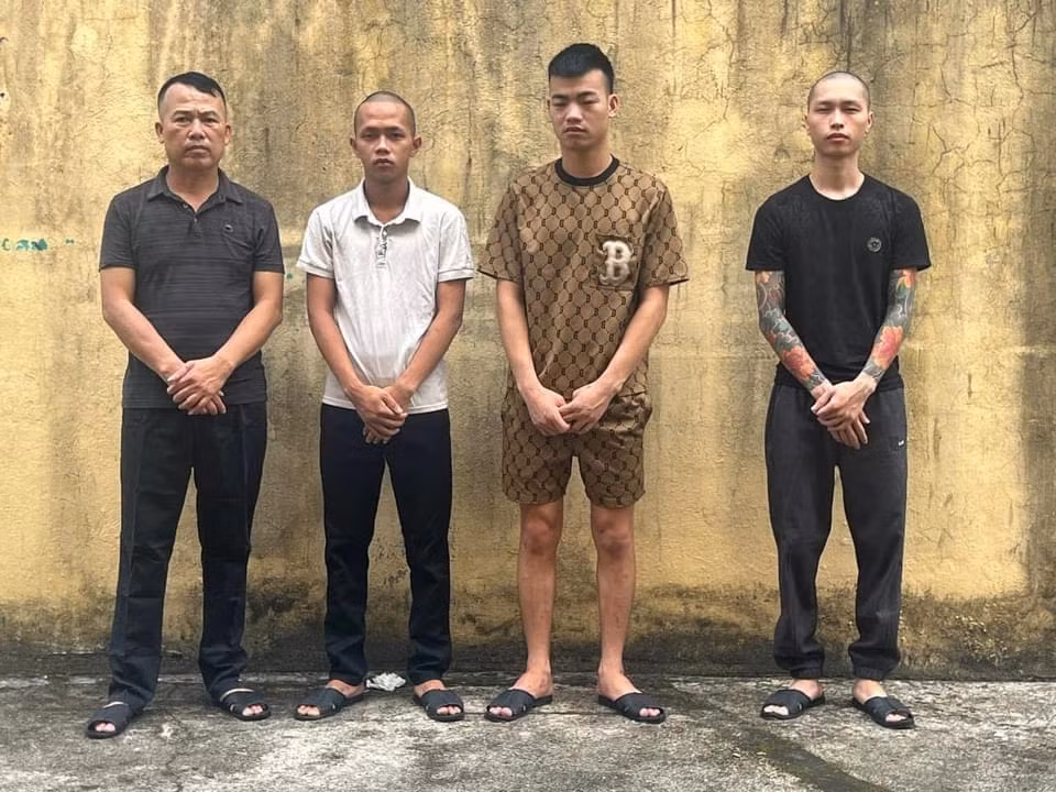 Các đối tượng trong đường dây mua bán người bị Công an huyện Đoan Hùng bắt giữ.