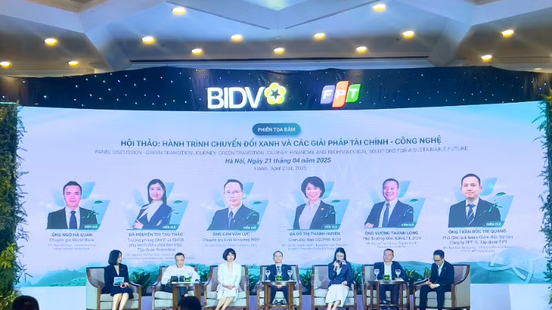 Các chuyên gia, đại diện các doanh nghiệp tham dự thảo luận. (Ảnh: MINH PHƯƠNG)