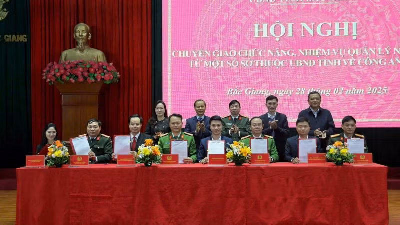Lễ bàn giao nhiệm vụ mới cho Công an tỉnh Bắc Giang.