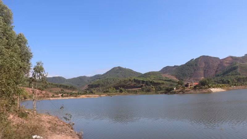 Một góc điểm du lịch Vạn Hoa Hồ Va.