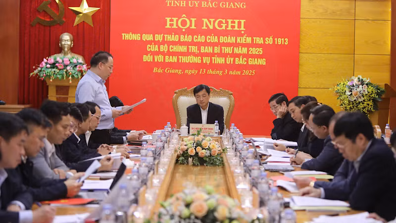 Đoàn công tác của Bộ chính trị làm việc tại Bắc Giang.