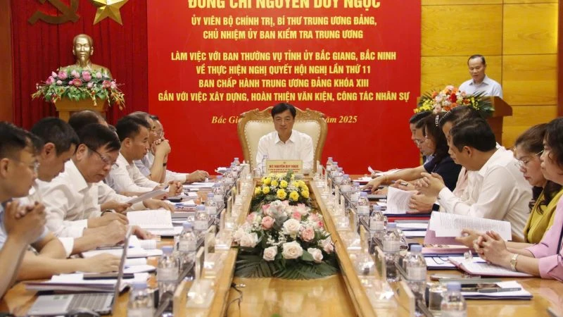 Đoàn công tác Trung ương do đồng chí Nguyễn Duy Ngọc làm trưởng đoàn làm việc với Tỉnh ủy Bắc Giang, Bắc Ninh.