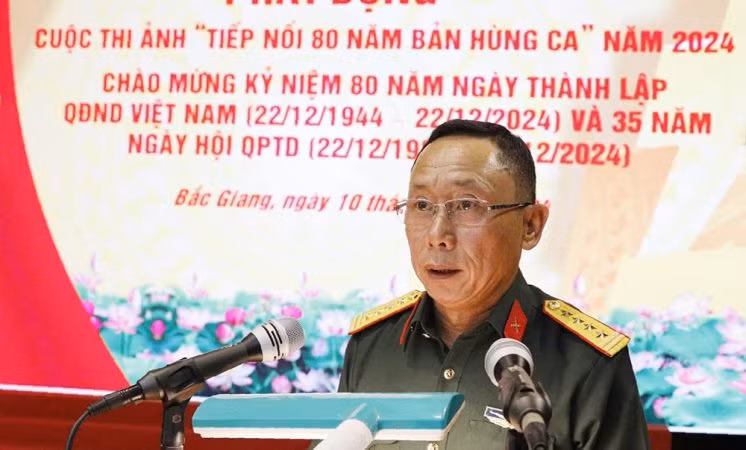 Đại tá Vũ Đức Hiền, Chính ủy Bộ Chỉ huy quân sự tỉnh, Phó Trưởng Ban Thường trực Ban Tổ chức phát động cuộc thi.