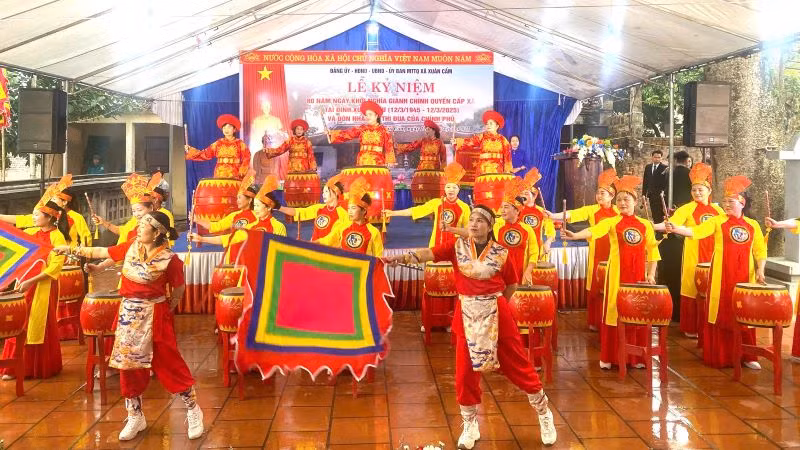 Màn trống hội mừng chiến thắng tại buổi lễ.