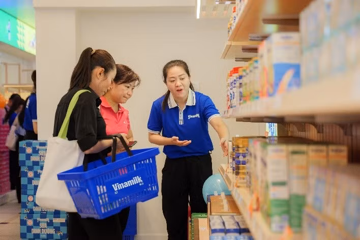 Vinamilk hiện có gần 250 loại sản phẩm dinh dưỡng đáp ứng hầu hết nhu cầu ở mọi lứa tuổi. Vinamilk hiện có gần 250 loại sản phẩm dinh dưỡng đáp ứng hầu hết nhu cầu ở mọi lứa tuổi.