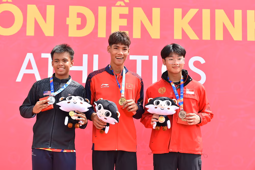 Phan Văn Anh Kiệt, chàng trai trẻ người Quảng Trị, giành Huy chương Vàng ném lao nam (700gr).