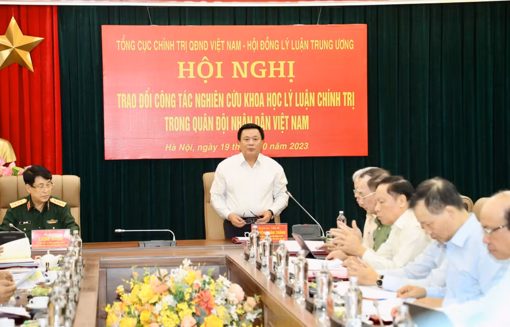 Đồng chí Nguyễn Xuân Thắng phát biểu ý kiến tại hội nghị.