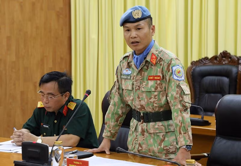 Thượng tá Trương Anh Tuấn phát biểu tại buổi lễ.