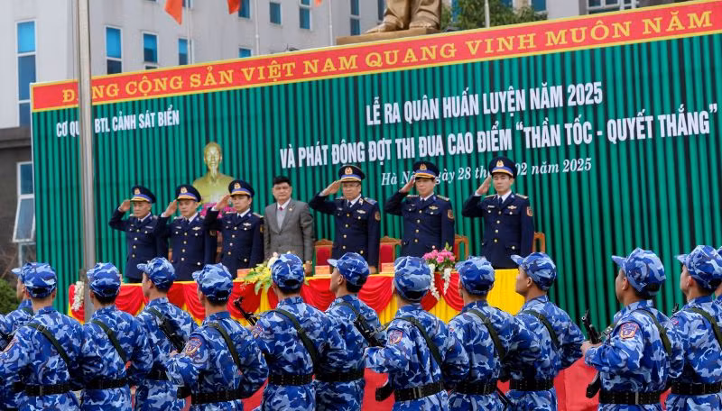 Các đại biểu tham dự buổi lễ.