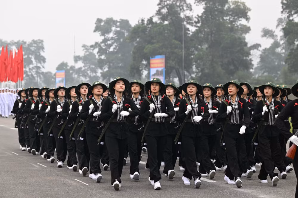 Các khối thực hiện diễu binh, diễu hành.