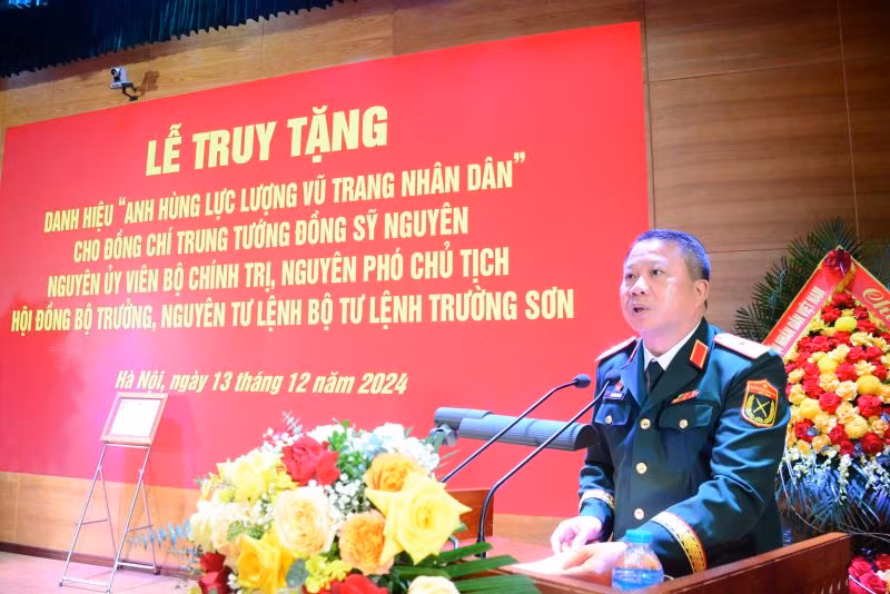 Thiếu tướng Nguyễn Hữu Ngọc, Tư lệnh Binh đoàn 12, phát biểu tại buổi lễ.