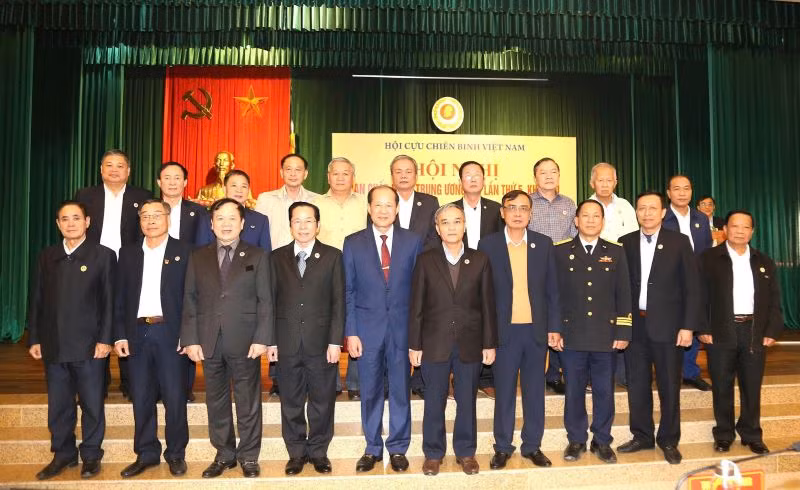 Đại diện Thường vụ Trung ương Hội Cựu chiến binh Việt Nam cùng các đại biểu dự Hội nghị.