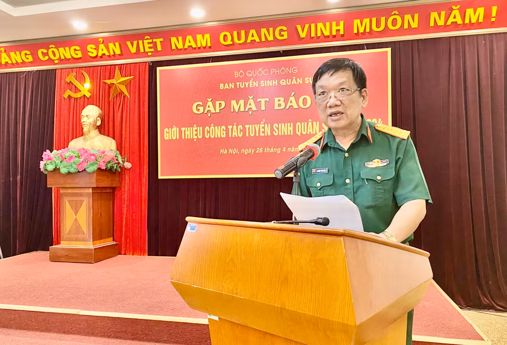 Đại tá, TS Nguyễn Văn Thái thông báo kết quả công tác tuyển sinh quân sự năm 2023; phương hướng, nhiệm vụ năm 2024.