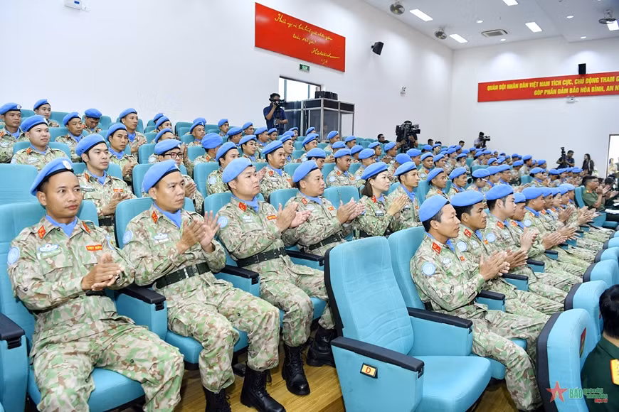 Đại diện Đội Công binh số 1 và Bệnh viện dã chiến cấp 2 số 4 tham dự hội nghị. Ảnh: Báo Quân đội nhân dân.